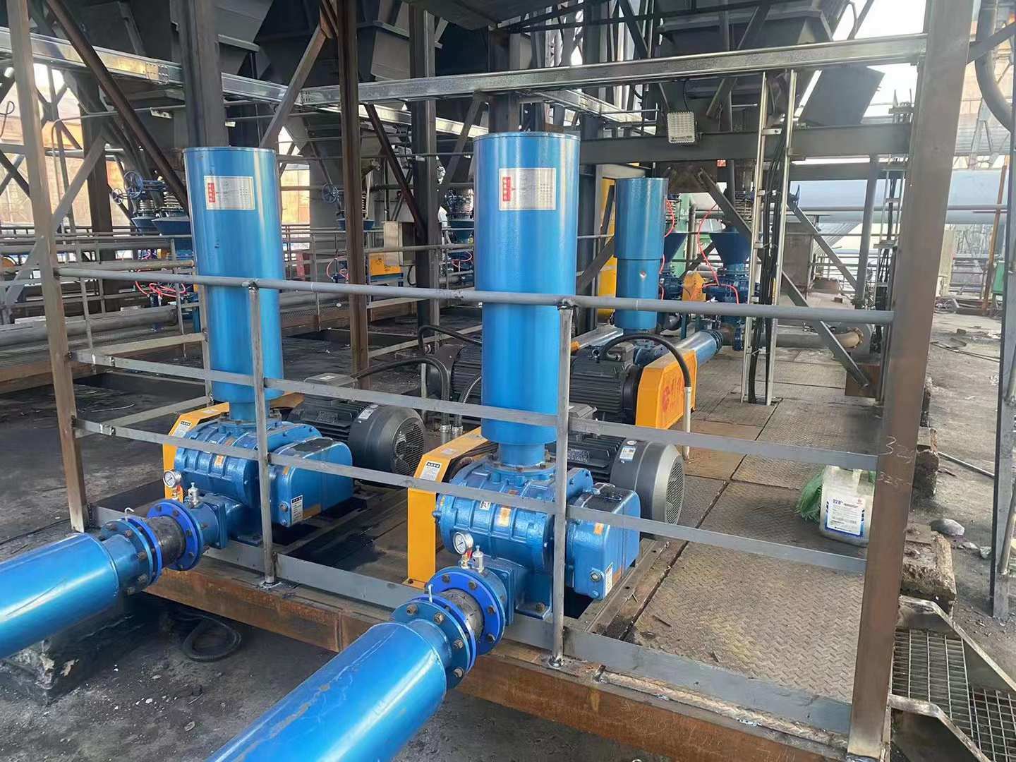 Оборудване за пневматично транспортиране на прахови частици за ефективно боравене с материали